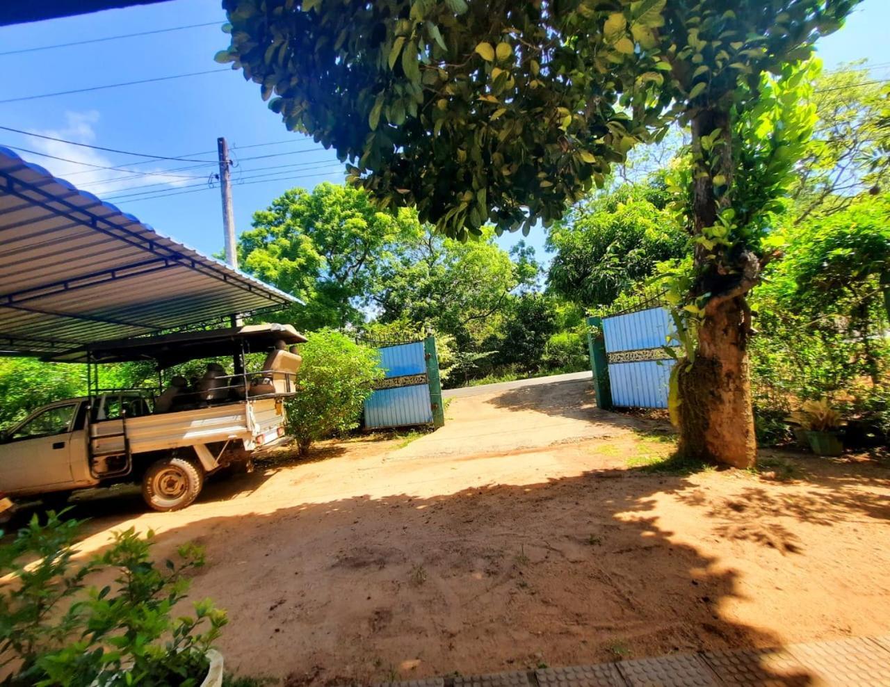 Hostel -In Front Of The National Park- Udawalawe Eksteriør bilde