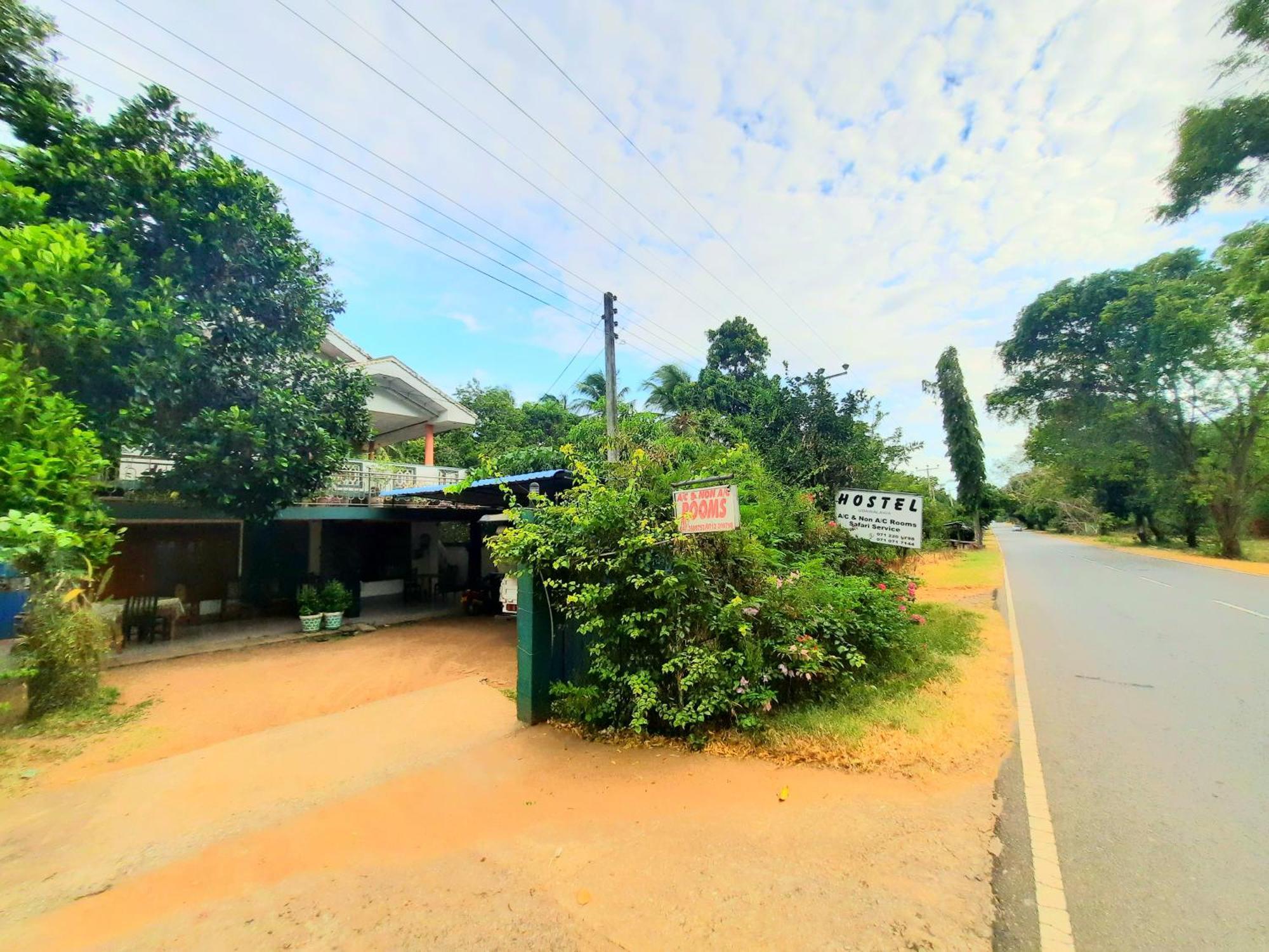 Hostel -In Front Of The National Park- Udawalawe Eksteriør bilde